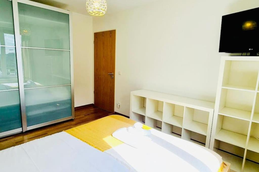 Apartment Luxury One Bedroom Flat With Parking&balcony-cent2 *