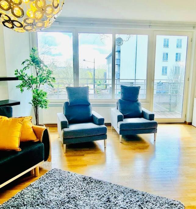 Luxury One Bedroom Flat With Parking&balcony-cent2 Apartment